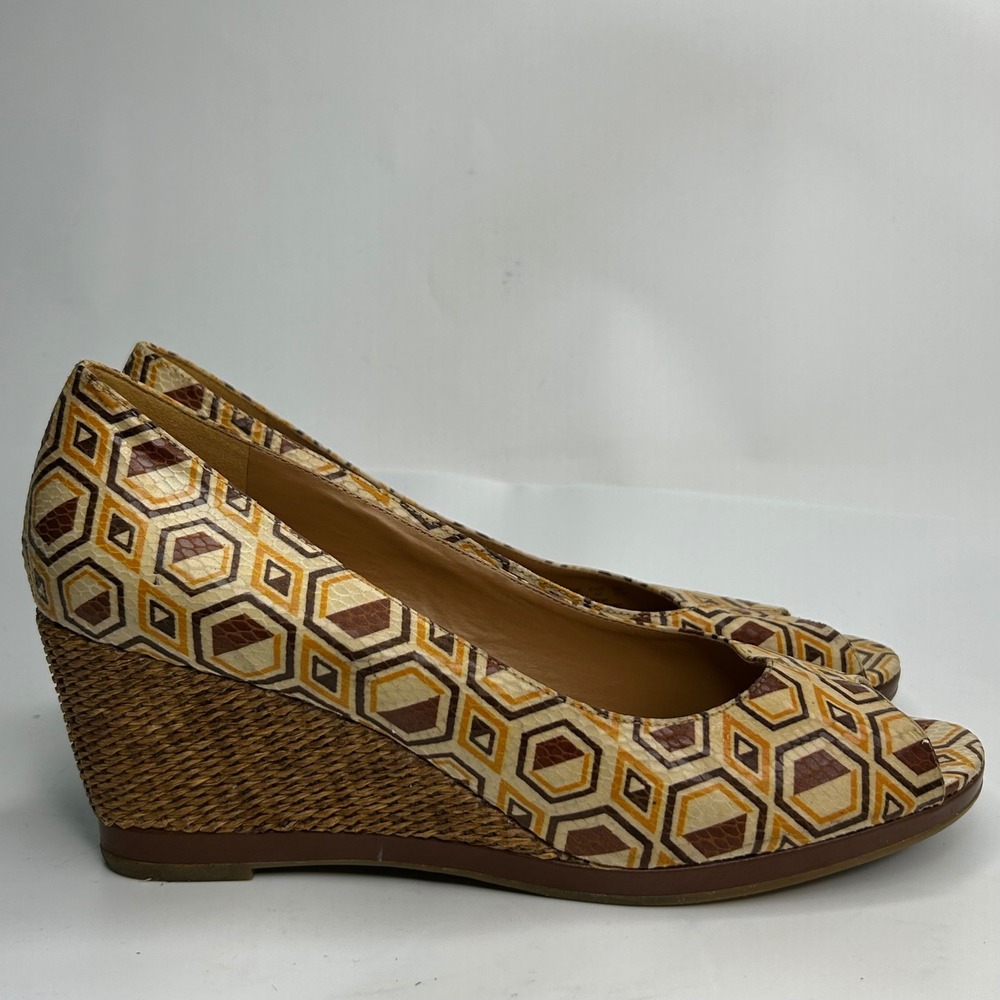 Naturalizer Narlene Women 10.5M Geometric Honeycomb Peep Toe Wedge Sandals Brown